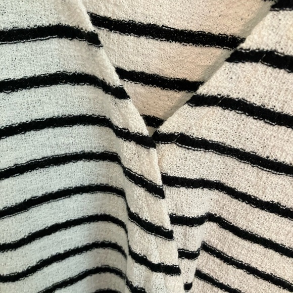 Madewell Texture and Thread Top - Picture 4 of 5